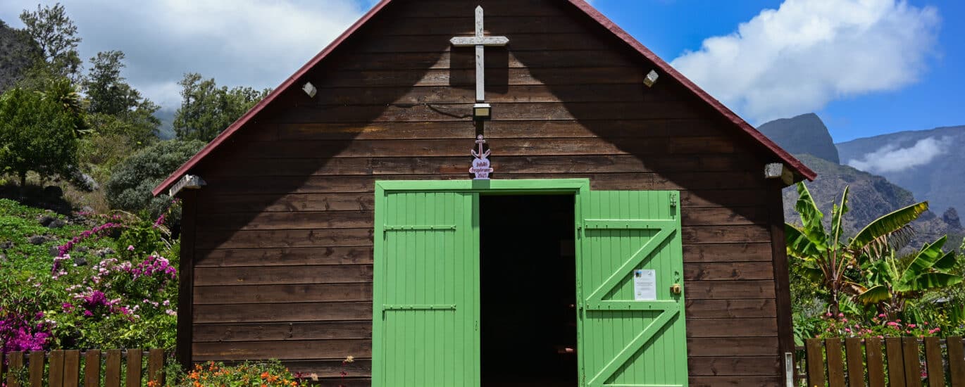 Entrée de la chapelle d'ilet Malheur. © Olivier Ceccaldi