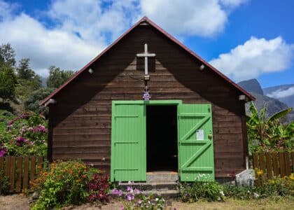 Entrée de la chapelle d'ilet Malheur. © Olivier Ceccaldi