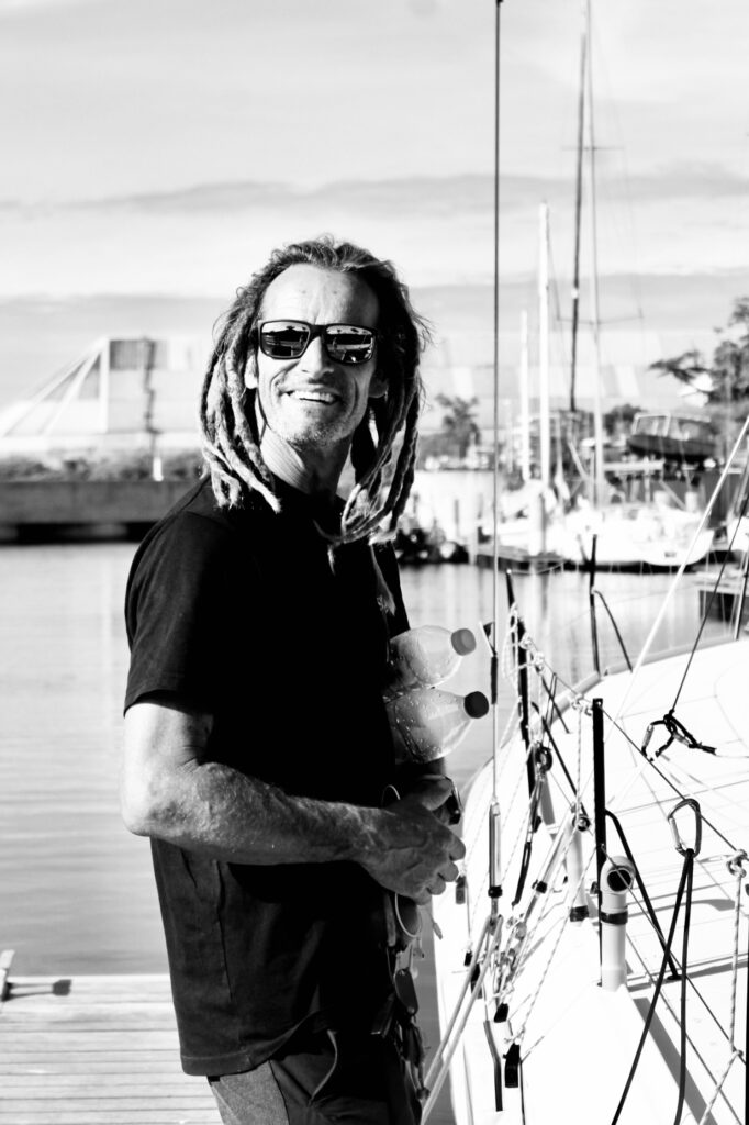 Maxime Boursier sur les quais du Port Ouest de la Réunion.