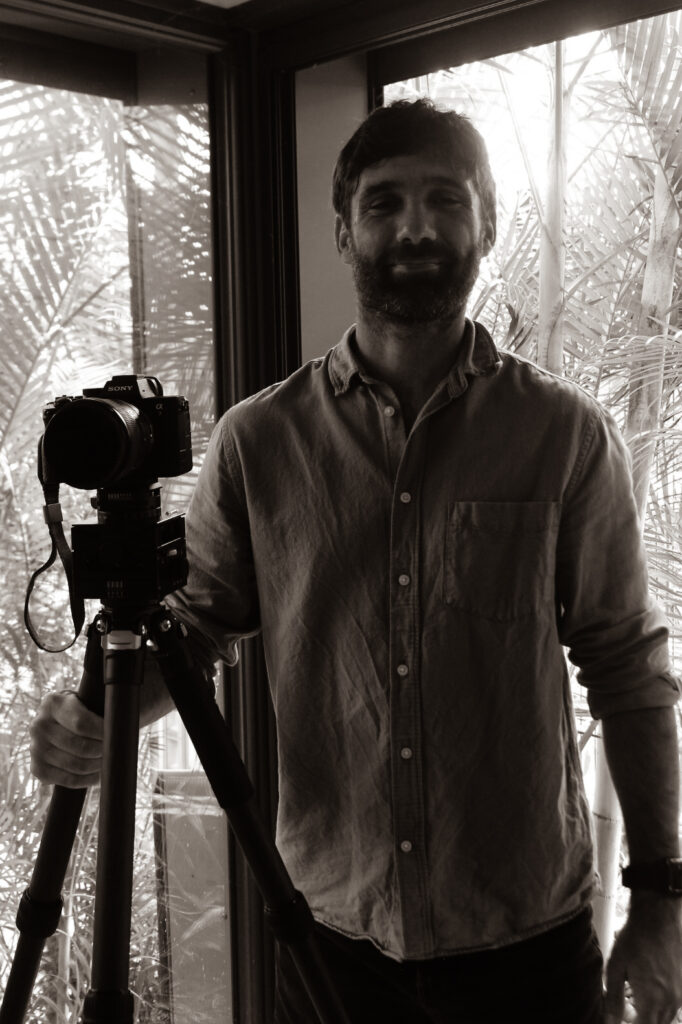 Le sourire d'un passionné.