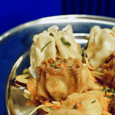 À partager, samoussas, bouchons, bonbons piments.