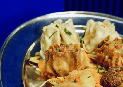 À partager, samoussas, bouchons, bonbons piments.