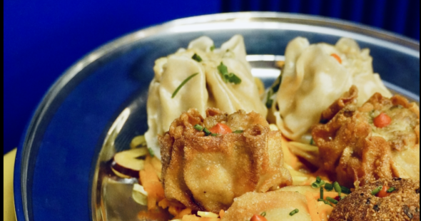 À partager, samoussas, bouchons, bonbons piments.