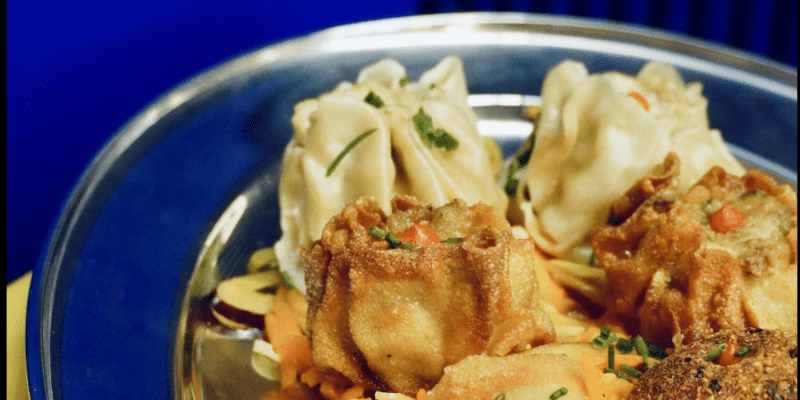 À partager, samoussas, bouchons, bonbons piments.