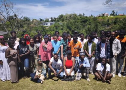 Photo de famille des membres de l'association lors d'une sortie récréative