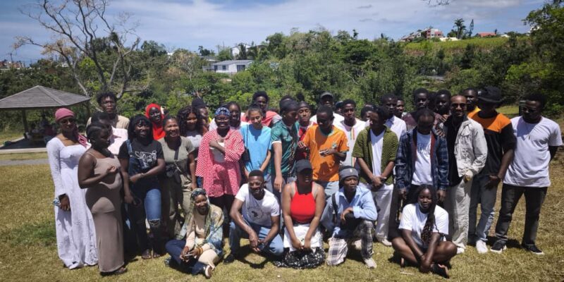 Photo de famille des membres de l'association lors d'une sortie récréative