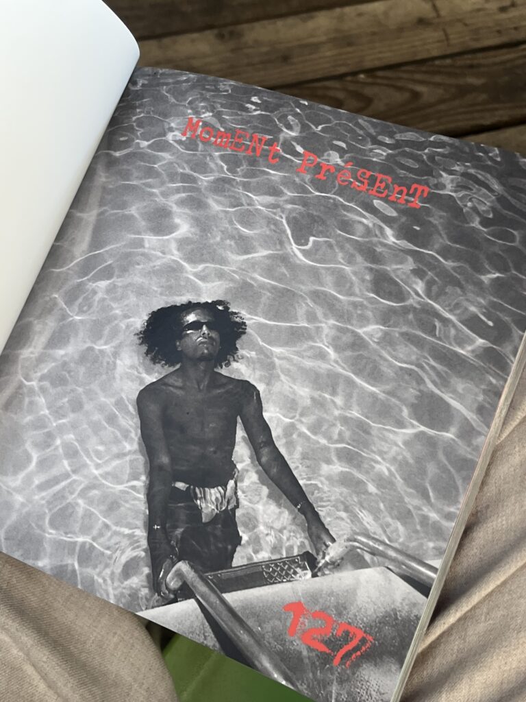 Page du magasine Kafarnaüm. L'instant présent comme archive.