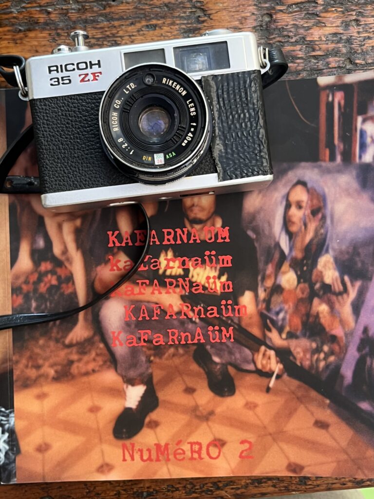 L'outil argentique sur la couverture du numéro 2 de Kafarnaüm.