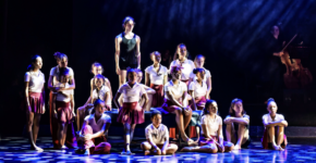 La troupe du spectacle des bagnes d'enfants.