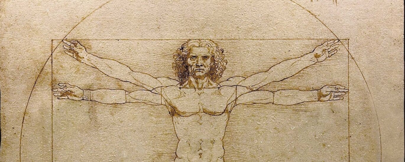 Sur cette célèbre image, Étude des proportions du corps humain selon Vitruve, l’artiste Léonard de Vinci met en scène l’homme au centre de l’univers, et étudie les proportions entre les différentes parties de son corps. Par exemple, quand les bras sont tendus à l’horizontale, leur longueur équivaut à la hauteur totale du personnage : l’homme s’inscrit exactement dans un carré.