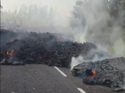 Volcan éruption février-mars 2026, la lave traverse la RN2