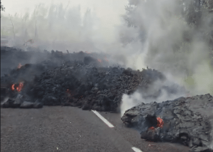 Volcan éruption février-mars 2026, la lave traverse la RN2