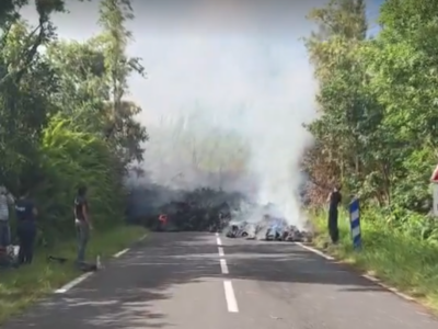 Volcan éruption février-mars 2026, la lave traverse la RN2