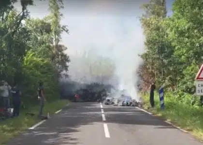Volcan éruption février-mars 2026, la lave traverse la RN2