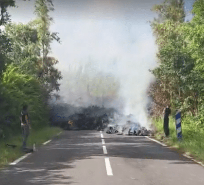 Volcan éruption février-mars 2026, la lave traverse la RN2