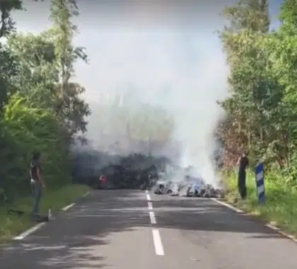 Volcan éruption février-mars 2026, la lave traverse la RN2