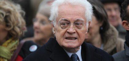 Lionel Jospin lors de la cérémonie d'inauguration de la place Louis Baillot dans le 18e arrondissement de Paris, le 12 janvier 2012 © Wiki Commons