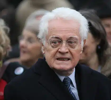Lionel Jospin lors de la cérémonie d'inauguration de la place Louis Baillot dans le 18e arrondissement de Paris, le 12 janvier 2012 © Wiki Commons