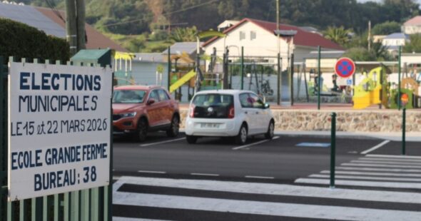 L’école de la Grande Ferme, bureau de vote numéro 38 au Tampon, s’est prononcé d’une courte tête en faveur du maire sortant, Patrice Tien Ah Koon. © Tom Savary