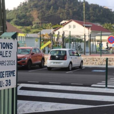 L’école de la Grande Ferme, bureau de vote numéro 38 au Tampon, s’est prononcé d’une courte tête en faveur du maire sortant, Patrice Tien Ah Koon. © Tom Savary