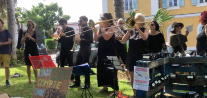 manifestation fanfare contre éclairage lumière leds pour les pétrels et biodiversité Saint-Pierre Greenpeace Zéro Déchet manifestation fanfare contre éclairage lumière leds pour les pétrels et biodiversité Saint-Pierre Greenpeace Zéro Déchet