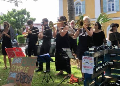 manifestation fanfare contre éclairage lumière leds pour les pétrels et biodiversité Saint-Pierre Greenpeace Zéro Déchet manifestation fanfare contre éclairage lumière leds pour les pétrels et biodiversité Saint-Pierre Greenpeace Zéro Déchet