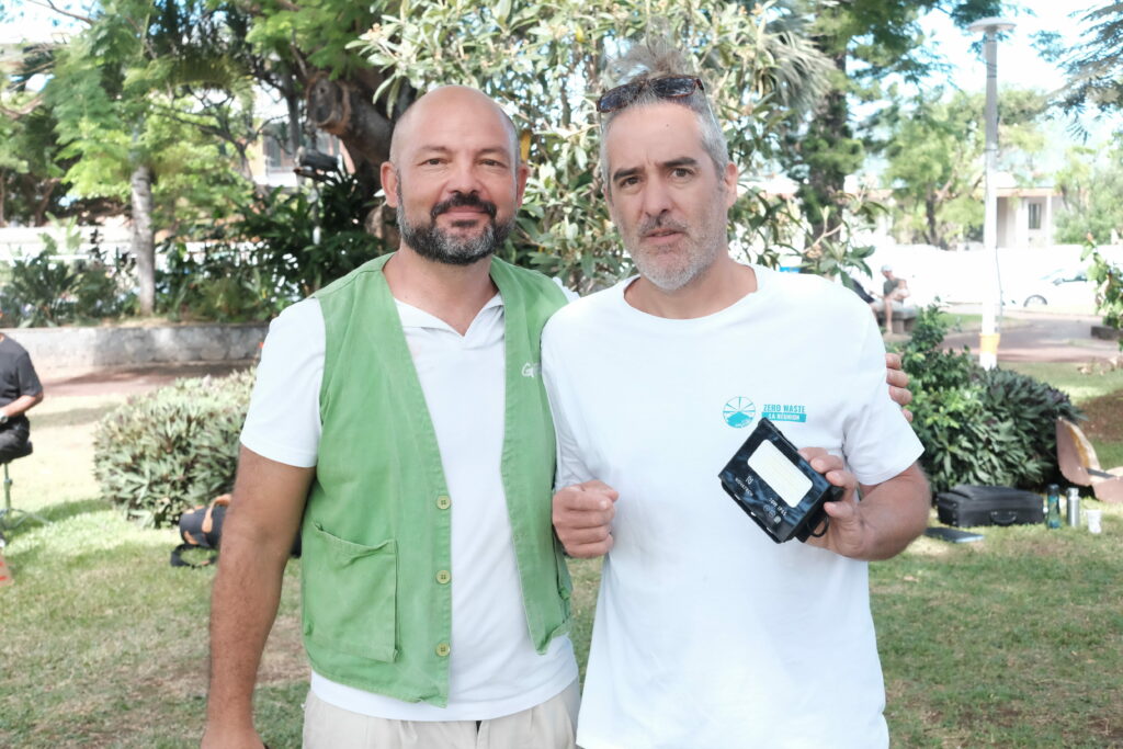 Nicolas Picard Greenpeace Sylvain Zéro Déchet manifestation fanfare contre éclairage lumière leds pour les pétrels et biodiversité Saint-Pierre Greenpeace Zéro Déchet manifestation fanfare contre éclairage lumière leds pour les pétrels et biodiversité Saint-Pierre Greenpeace Zéro Déchet