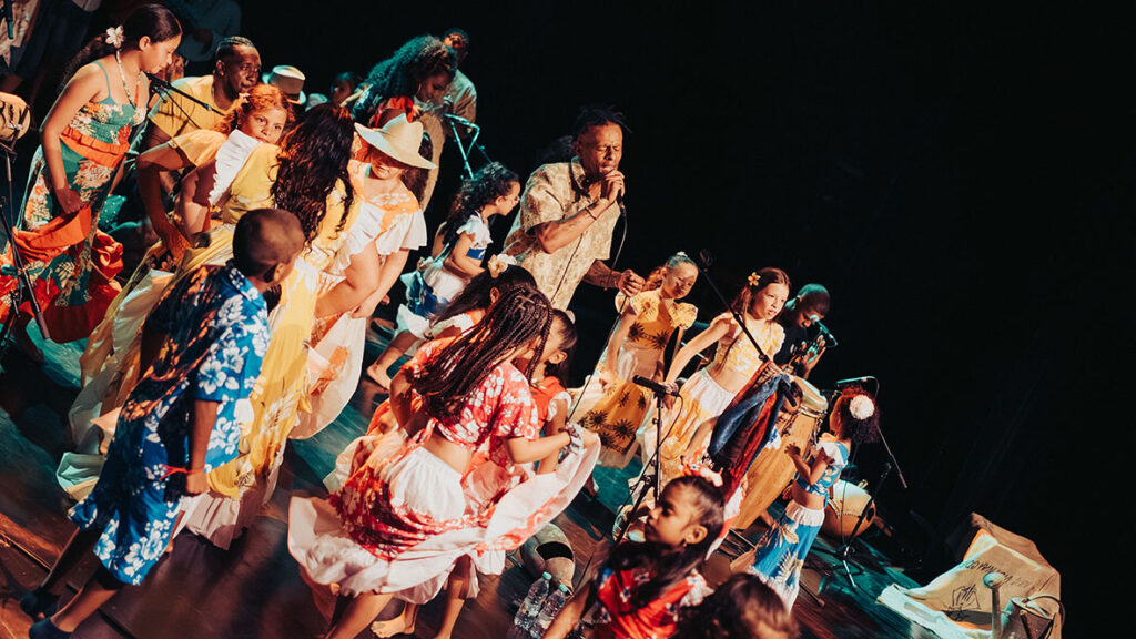 le Bisik était installé au Théâtre Les Bambous pour accueillir la présentation d'un projet musical très spécial avec Tifrid Maloya et les élèves de l'École François Frédéric Sisahaye de Mare à Martin © Iris Mardémoutou