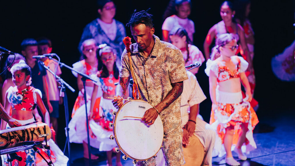 le Bisik était installé au Théâtre Les Bambous pour accueillir la présentation d'un projet musical très spécial avec Tifrid Maloya et les élèves de l'École François Frédéric Sisahaye de Mare à Martin © Iris Mardémoutou