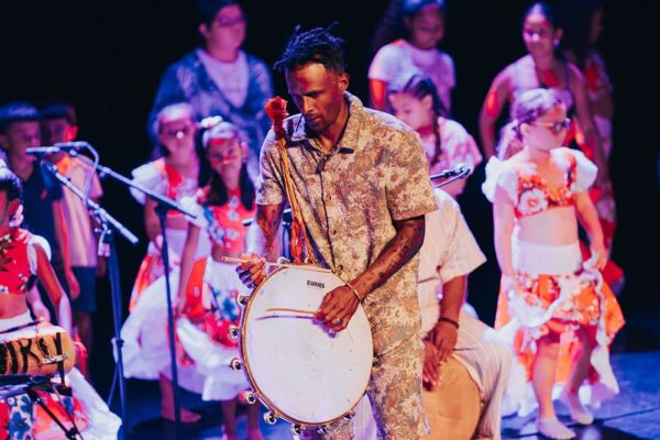 le Bisik était installé au Théâtre Les Bambous pour accueillir la présentation d'un projet musical très spécial avec Tifrid Maloya et les élèves de l'École François Frédéric Sisahaye de Mare à Martin © Iris Mardémoutou