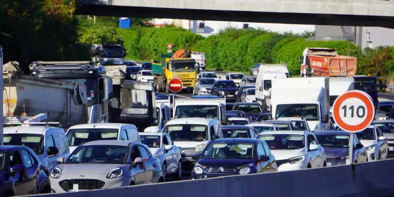 embouteillage bouchon circulation tout auto, carburant