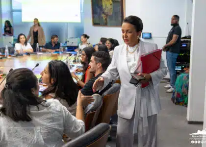 Huguette Bello soutien aux enseignants réunionnais