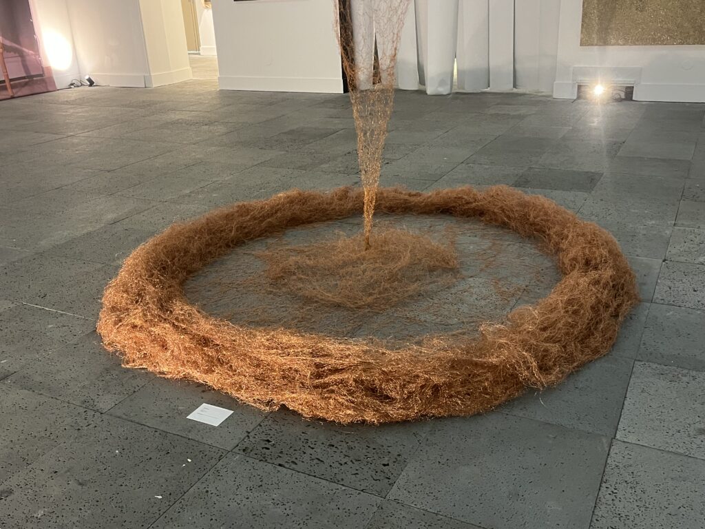 L'oeuvre "Le portail" de l'artiste Masami.