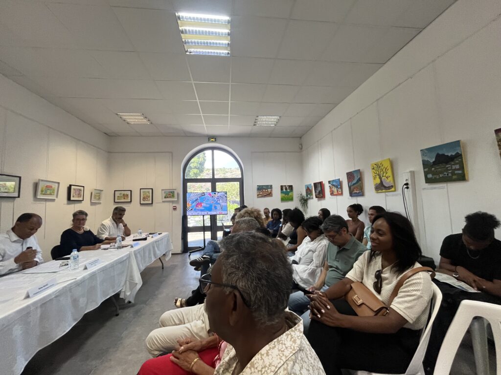 Début de la conférence.