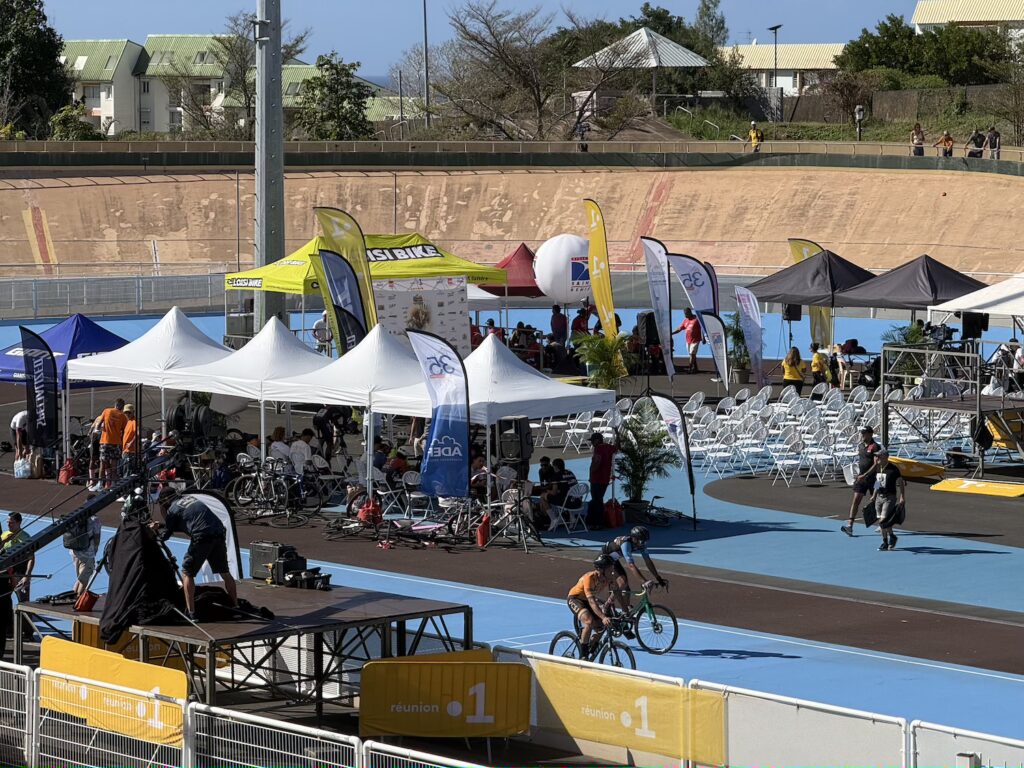 tour cycliste de La Réunion au vélodrome Gabriel Chéfiare de Saint-Denis