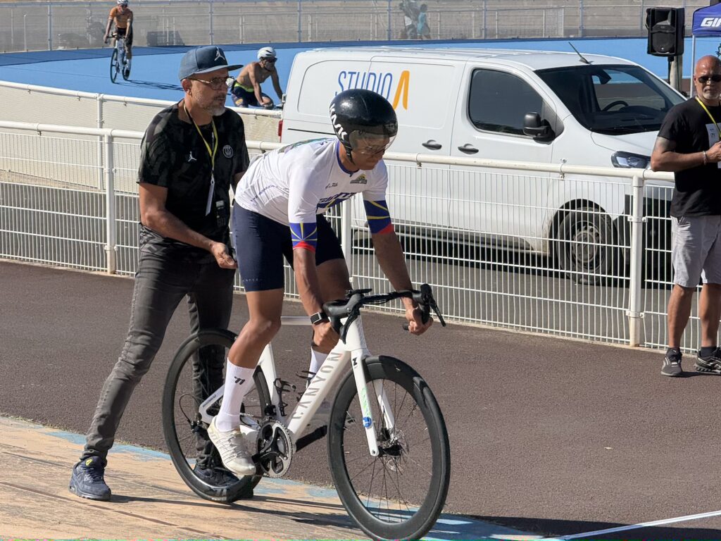 tour cycliste de La Réunion au vélodrome Gabriel Chéfiare de Saint-Denis