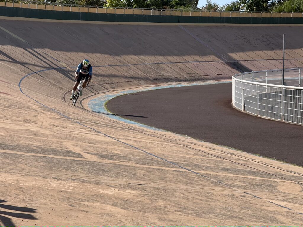 tour cycliste de La Réunion au vélodrome Gabriel Chéfiare de Saint-Denis