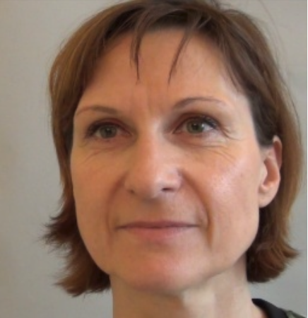 Claire Tencin vit aujourd’hui à Paris après avoir vécu des années en Inde dans le cadre de son travail de recherche en littérature.